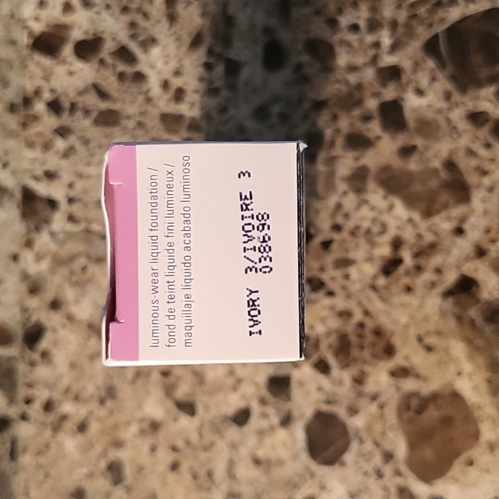 Ivory 3: Luminous-Wear Foundation